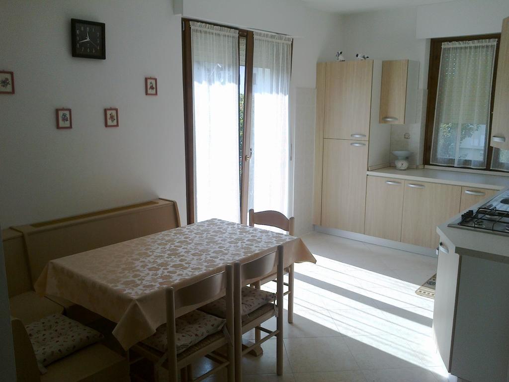Casa Ferrari Monica Appartement Calceranica al Lago Kamer foto