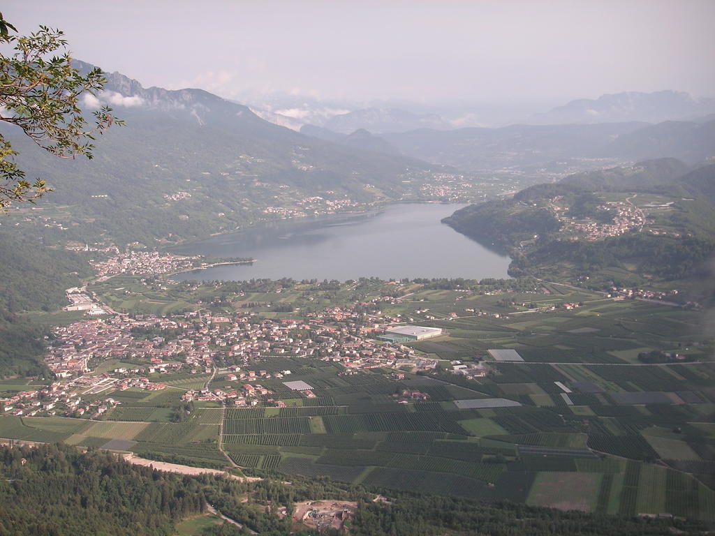 Casa Ferrari Monica Appartement Calceranica al Lago Buitenkant foto