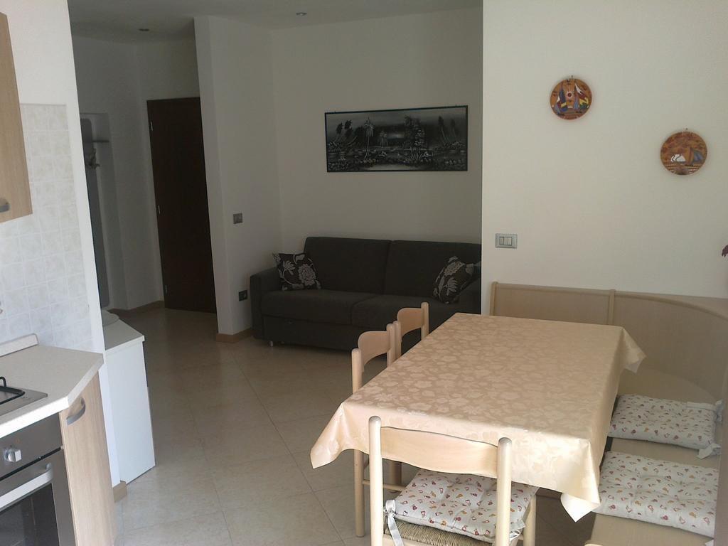 Casa Ferrari Monica Appartement Calceranica al Lago Kamer foto