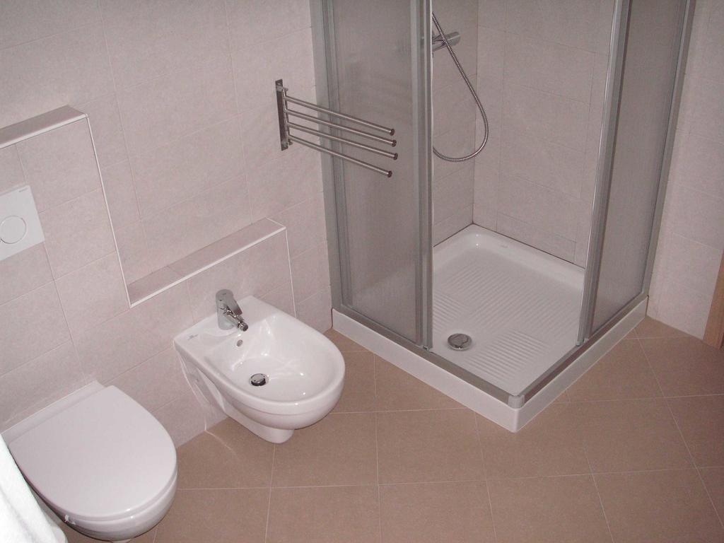 Casa Ferrari Monica Appartement Calceranica al Lago Kamer foto