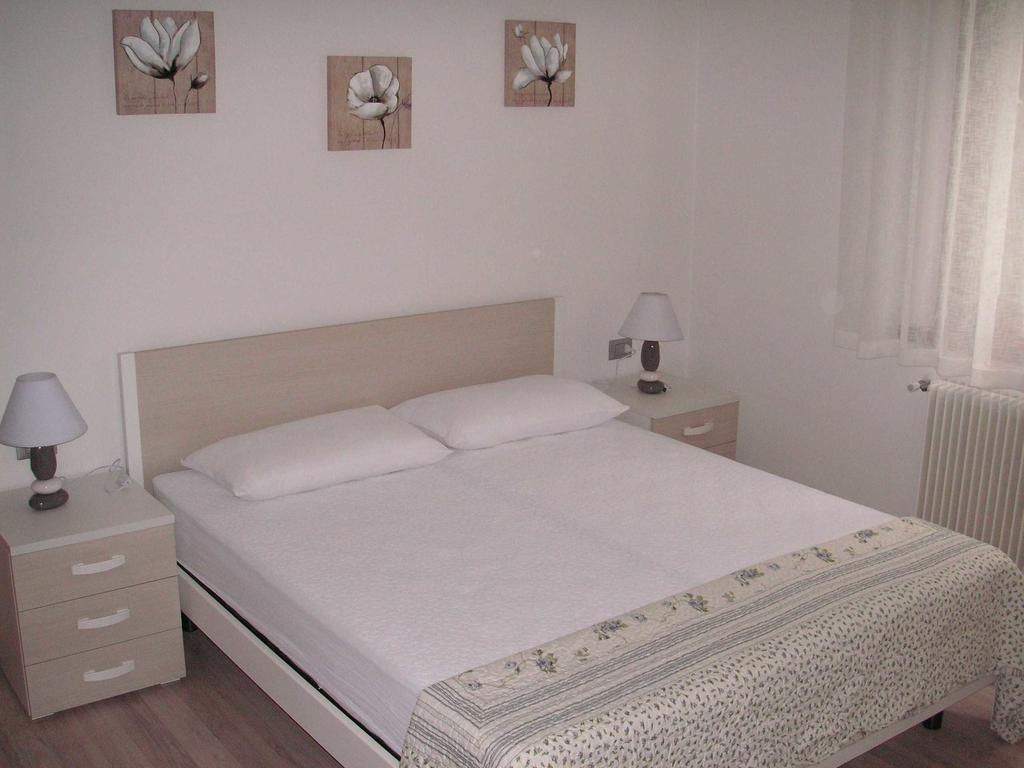 Casa Ferrari Monica Appartement Calceranica al Lago Kamer foto