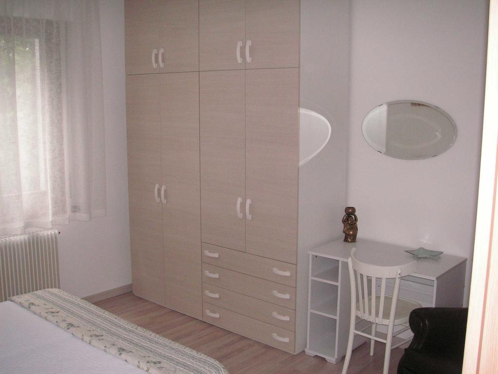 Casa Ferrari Monica Appartement Calceranica al Lago Kamer foto